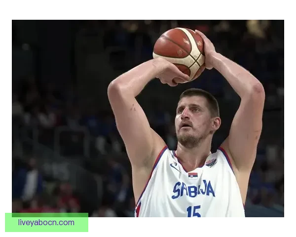 约基奇赛后穿小黄人拖鞋亮相曾COS格鲁角色趣味十足